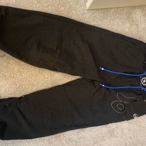 Stylish Black Tracks